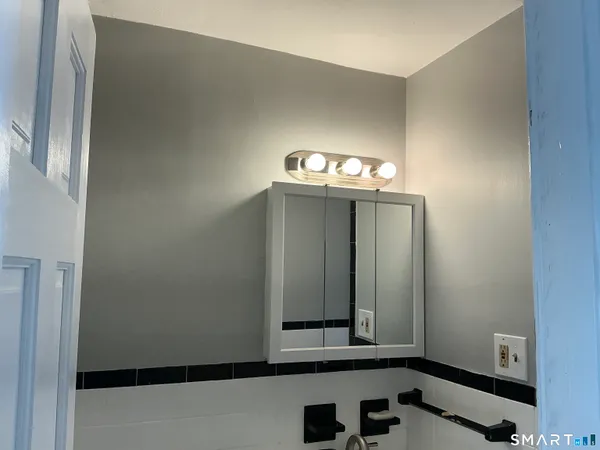 $1,595 | 160 South Main Street, Middletown, CT 06457