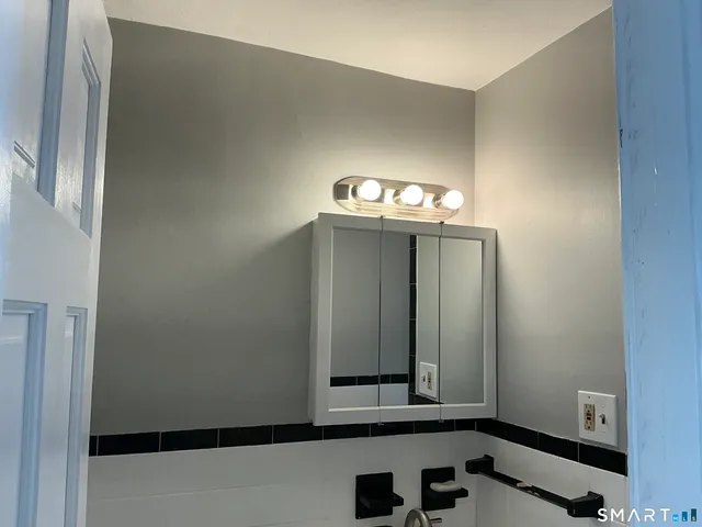 $1,700 | 160 South Main Street, Middletown, CT 06457