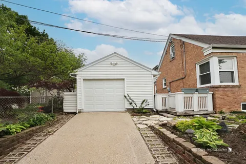 $250,000 | 2431 West Ridgeland Avenue, Waukegan, IL 60085