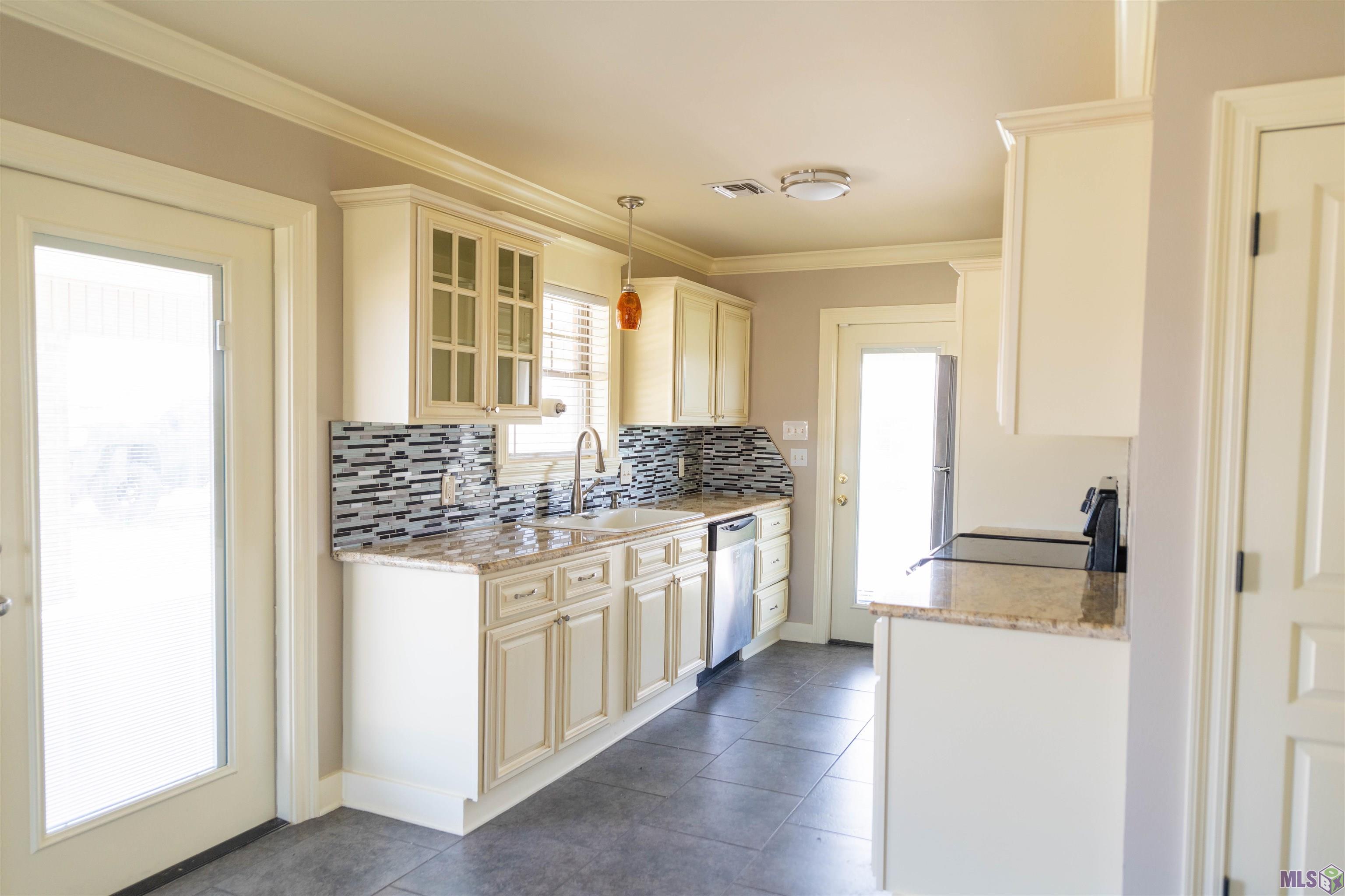 338 Landmark Drive Raceland, LA 70394 - Photo 4 of 17 Gallery Image 4