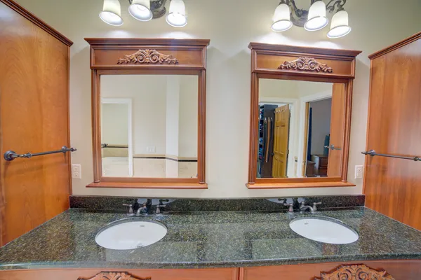 $930,000 | 2267 St Andrews Circle, Bettendorf, IA 52722
