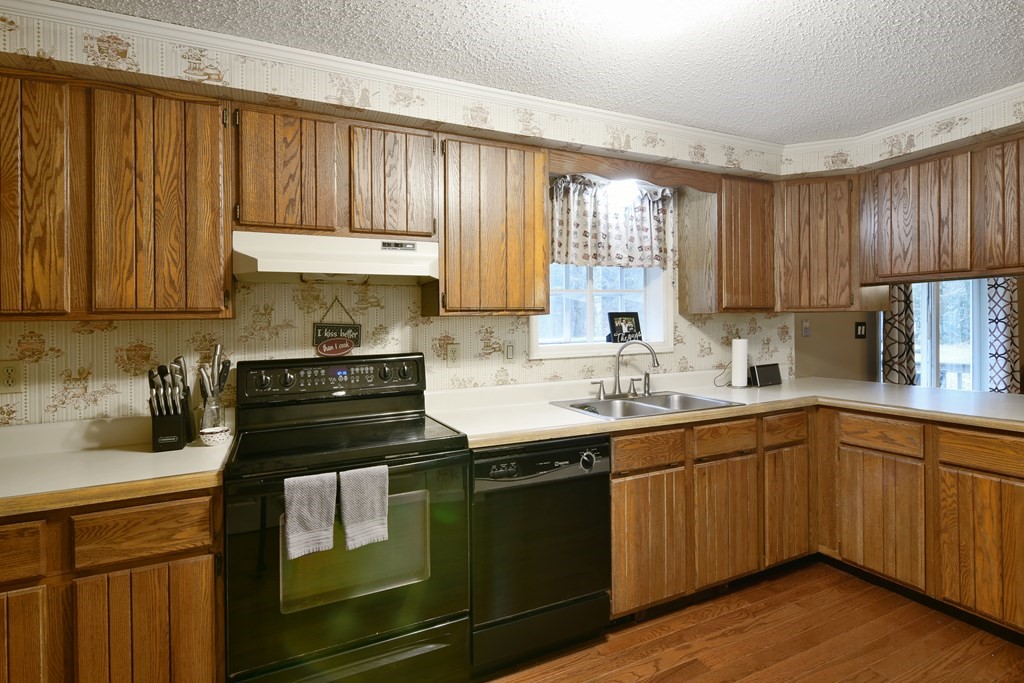 134 Burlingame Road Charlton, MA 01507 - Photo 5 of 39 Gallery Image 5