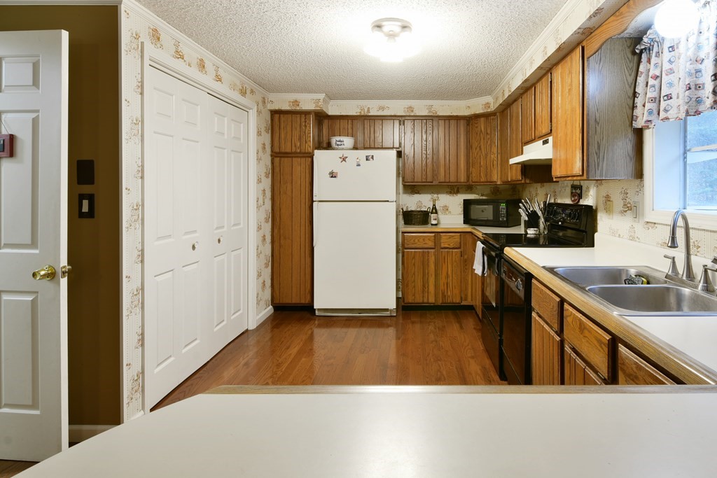 134 Burlingame Road Charlton, MA 01507 - Photo 7 of 39 Gallery Image 7