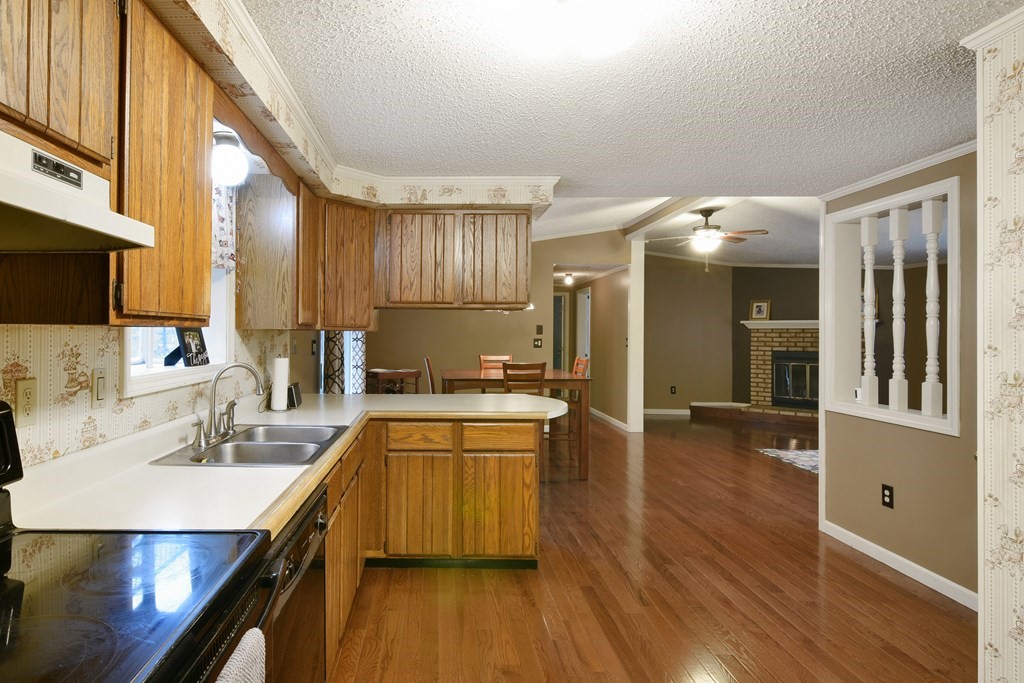 134 Burlingame Road Charlton, MA 01507 - Photo 8 of 39 Gallery Image 8