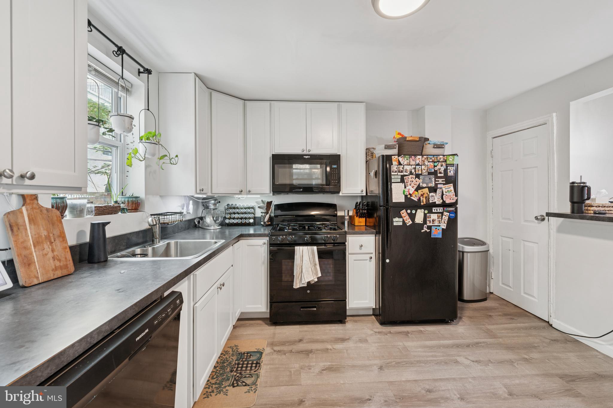 1833 Reed Street Philadelphia, PA 19146 - Photo 9 of 15