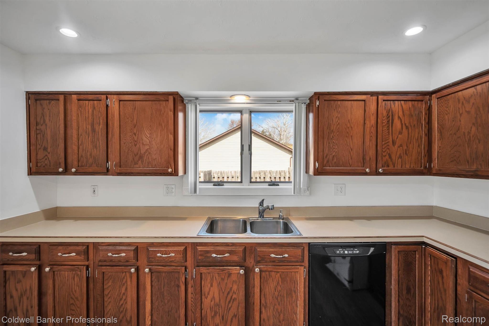 21206 Isabelle Street Romulus, MI 48174 - Photo 14 of 31 Tons of Counter Space