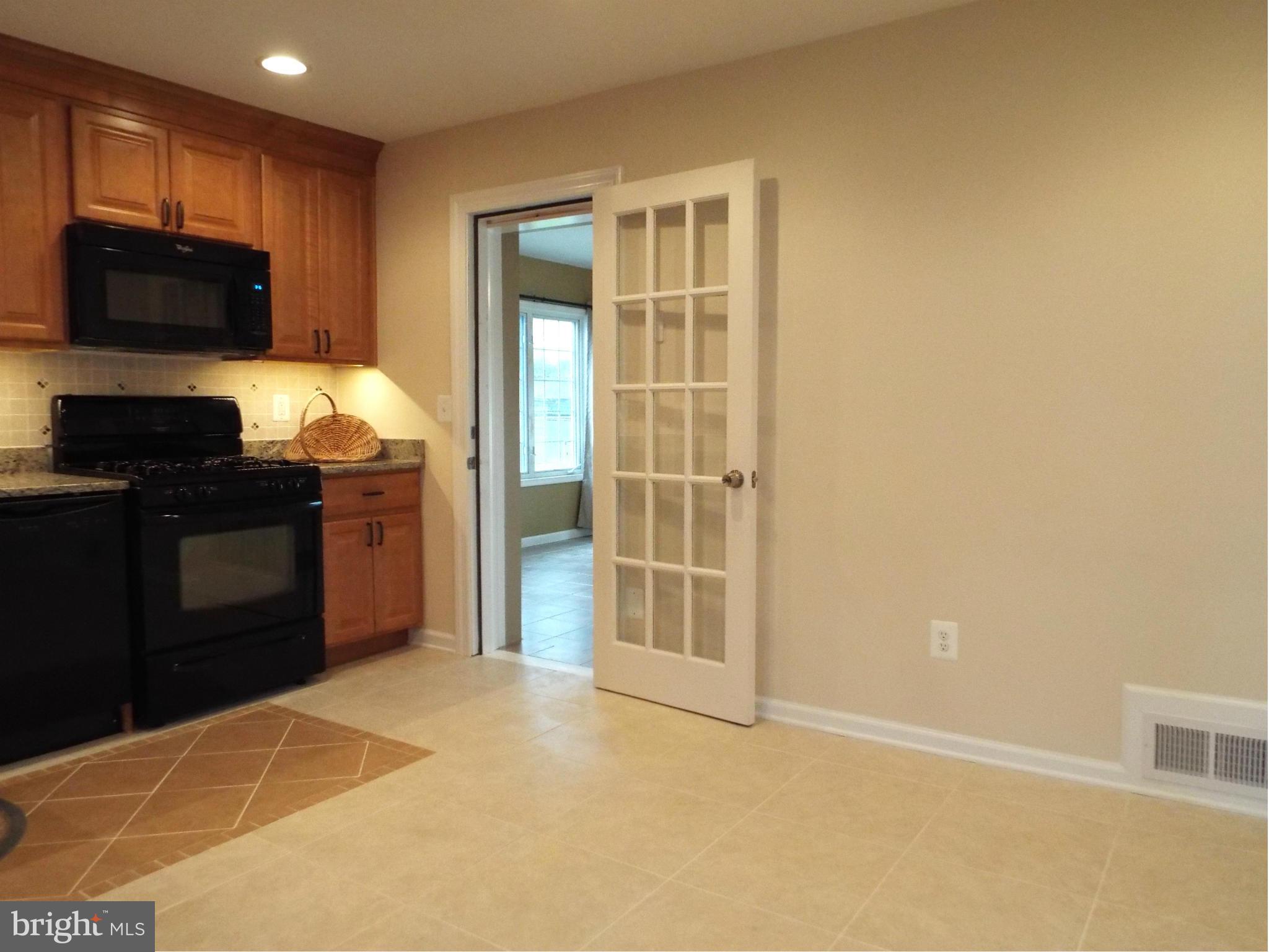 500 Old Home Road Baltimore, MD 21206 - Photo 5 of 27 AMPLE TABLE ROOM SPACE