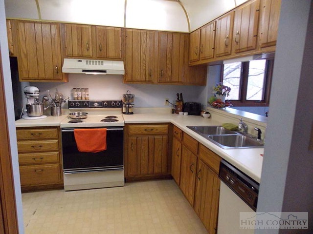 300 Ridgeview Road Sugar Mountain, NC 28604 - Photo 32 of 37 Gallery Image 32