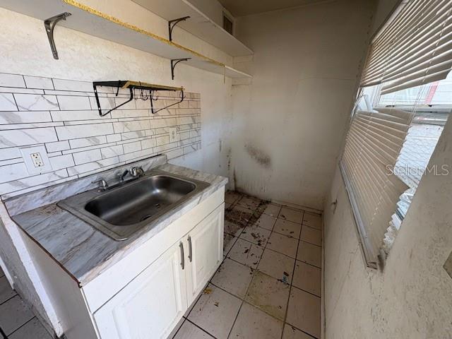 1672 10th Street Sarasota, FL 34236 - Photo 4 of 24