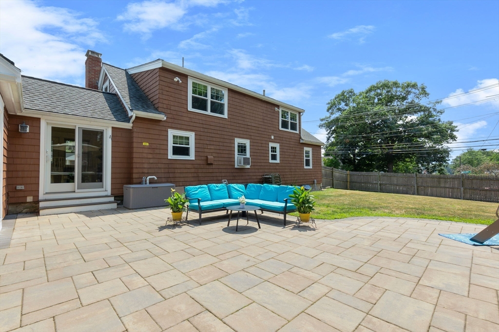 2 Bradley Road Danvers, MA 01923 - Photo 8 of 39 Gallery Image 8