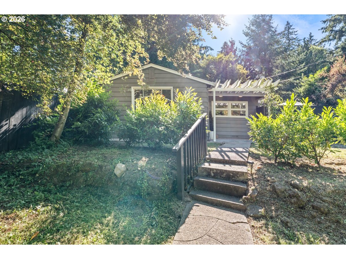 9101 Southwest 23rd Drive Portland, OR 97219 - Photo 45 of 48 Front Yard