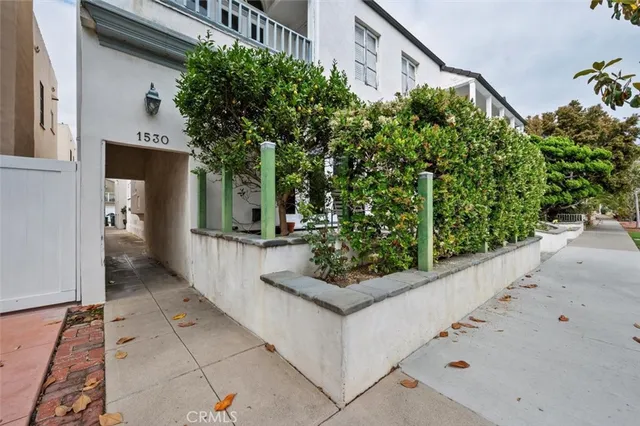 a view of a entryway door of the house