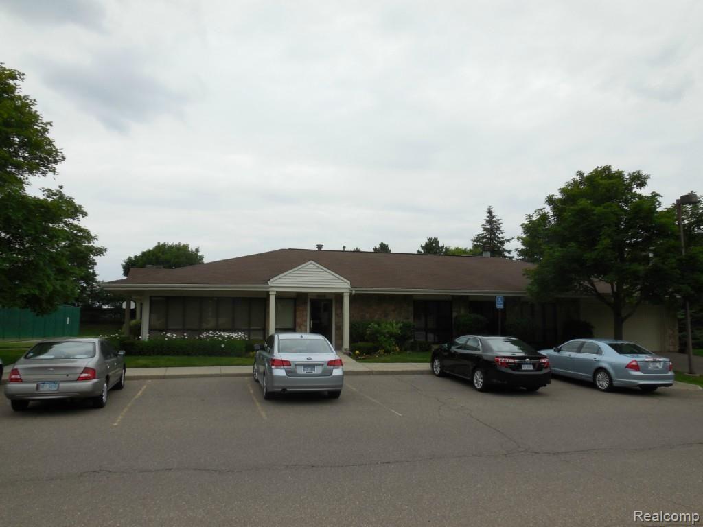 30450 Orchard Lake Road, Unit 84 Farmington, MI 48334 - Photo 37 of 41 Clubhouse