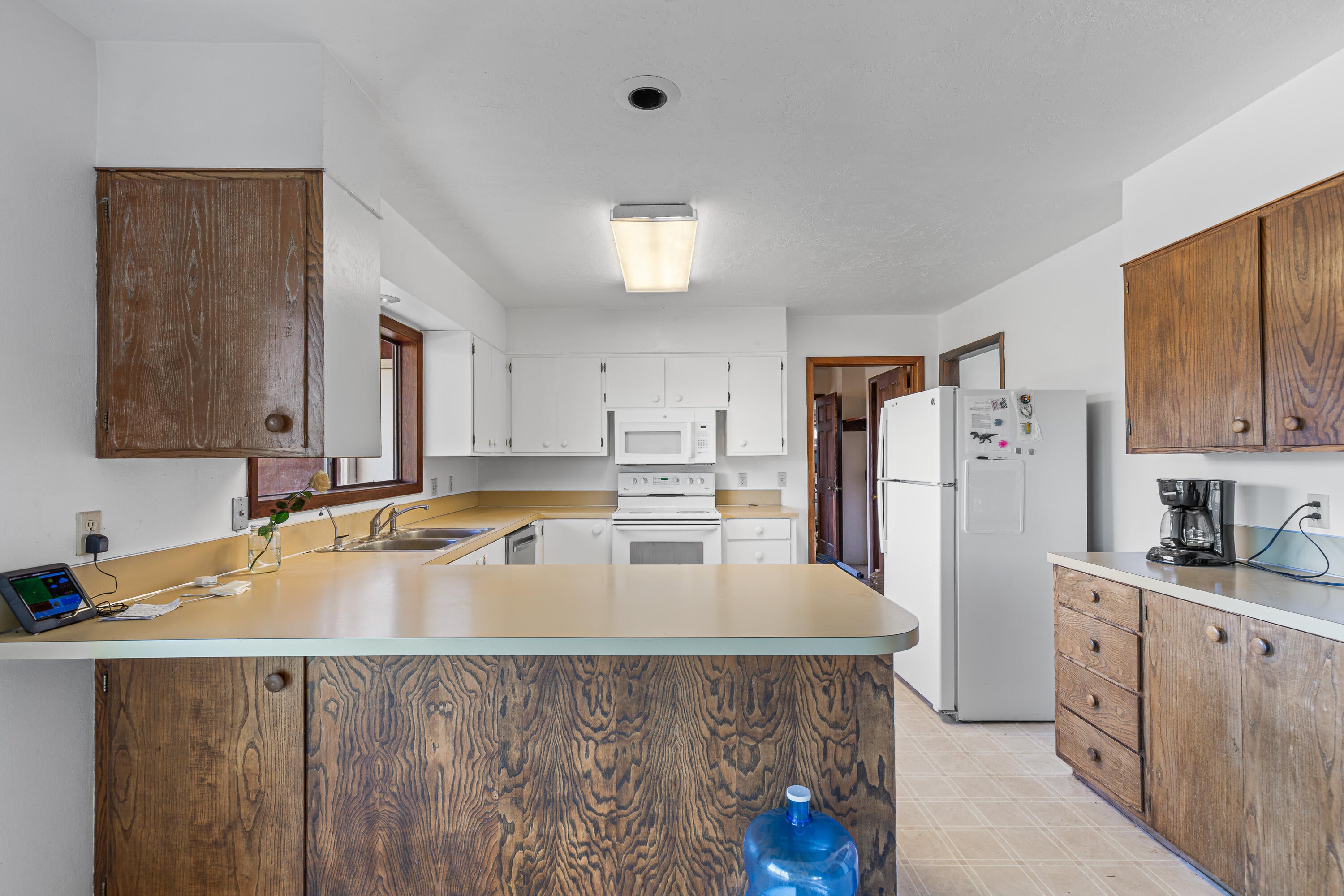 4262 Clayton Road Ashland, OR 97520 - Photo 17 of 54 Kitchen.