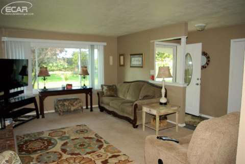 7402 Bennett Lake Road Fenton, MI 48430 - Photo 4 of 29 20448033-3.JPG