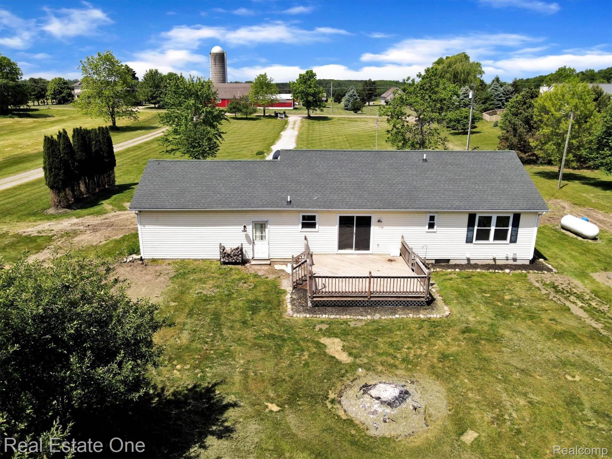 276 North Kane Road Webberville, MI 48892 - Photo 17 of 20 15.jpg