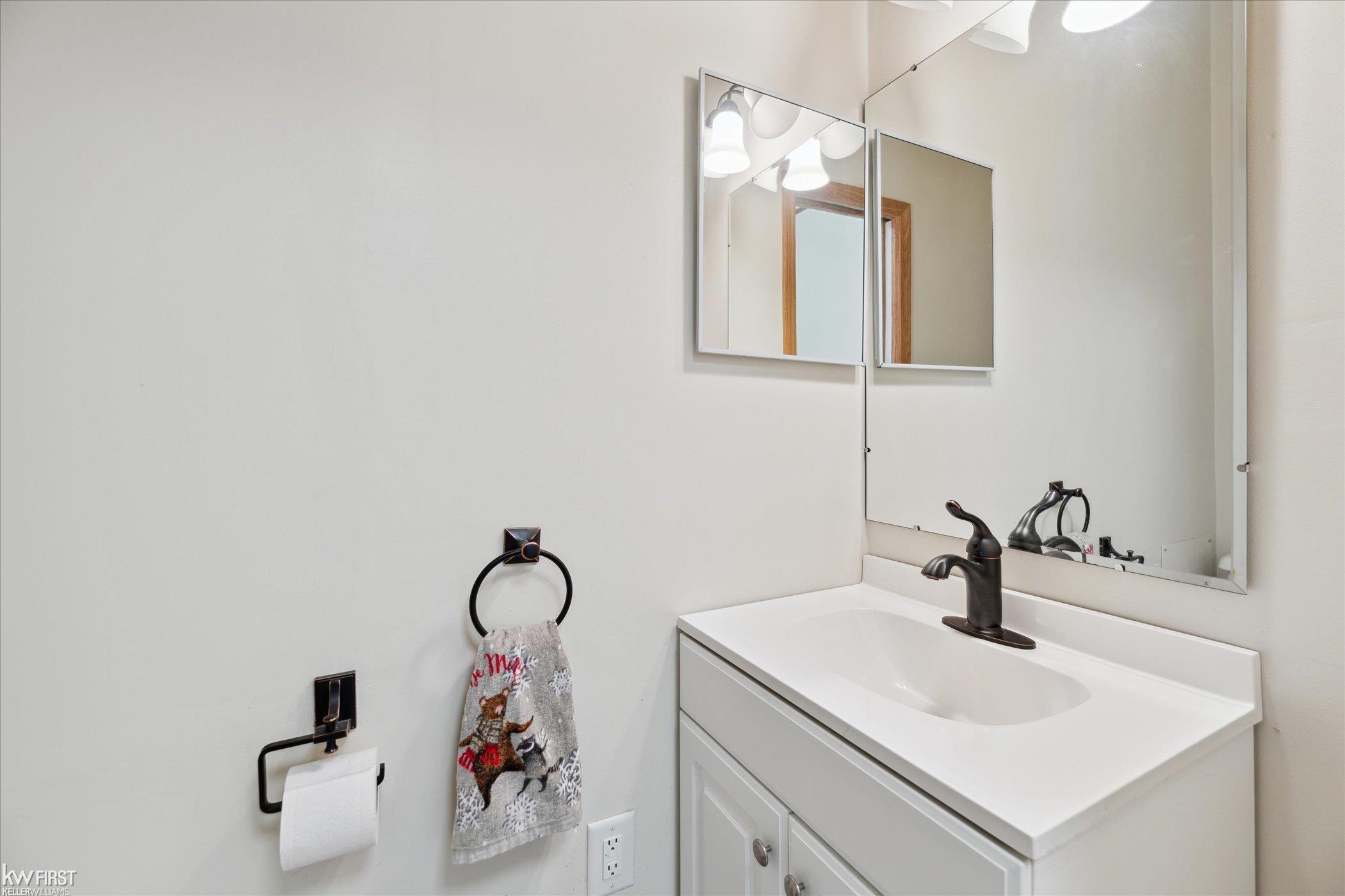 5395 North Genesee Road Flint, MI 48506 - Photo 33 of 52 50174512-9acb7add-0e02-4932-a3f2-bde6b3c0d0f4.JPG