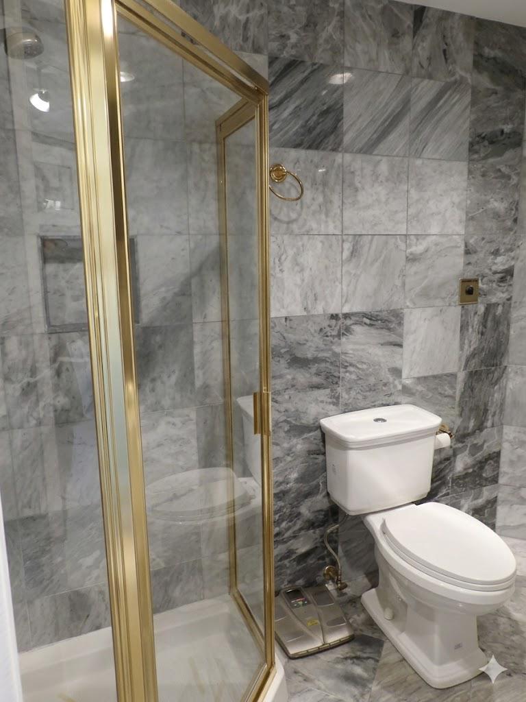 3801 Canterbury Road, Unit 716 Baltimore, MD 21218 - Photo 19 of 30 Full shower and soaking tub