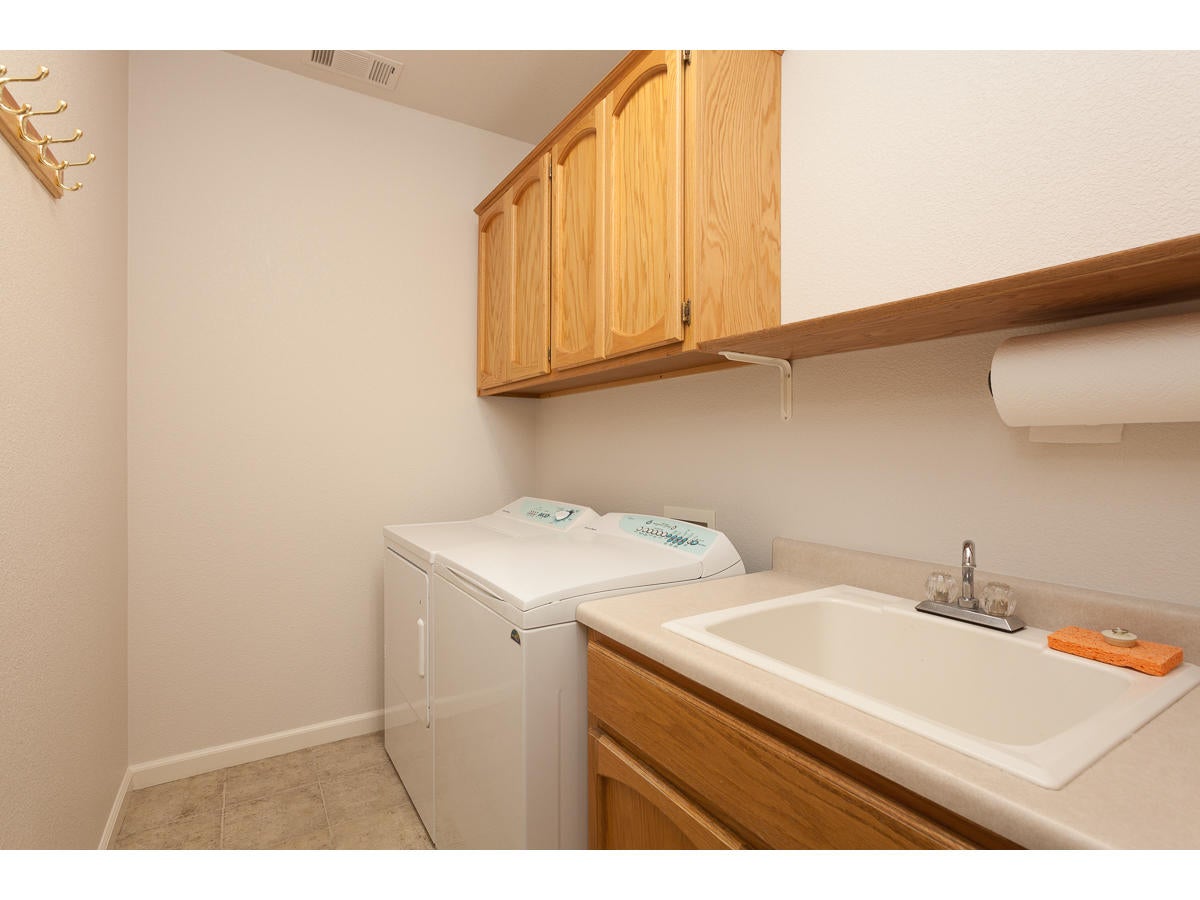 2398 Springbrook Road, Unit 10 Medford, OR 97504 - Photo 22 of 26 0022