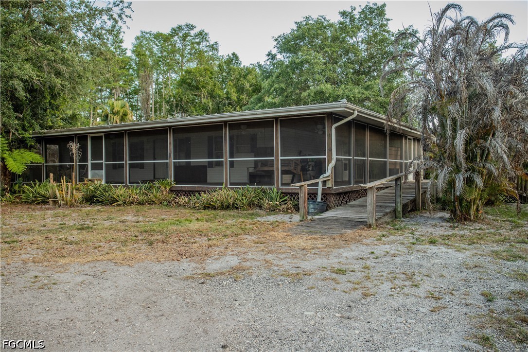 3880 Packinghouse Road Alva, FL 33920 - Photo 19 of 29 a backyard of a house with lots of green space