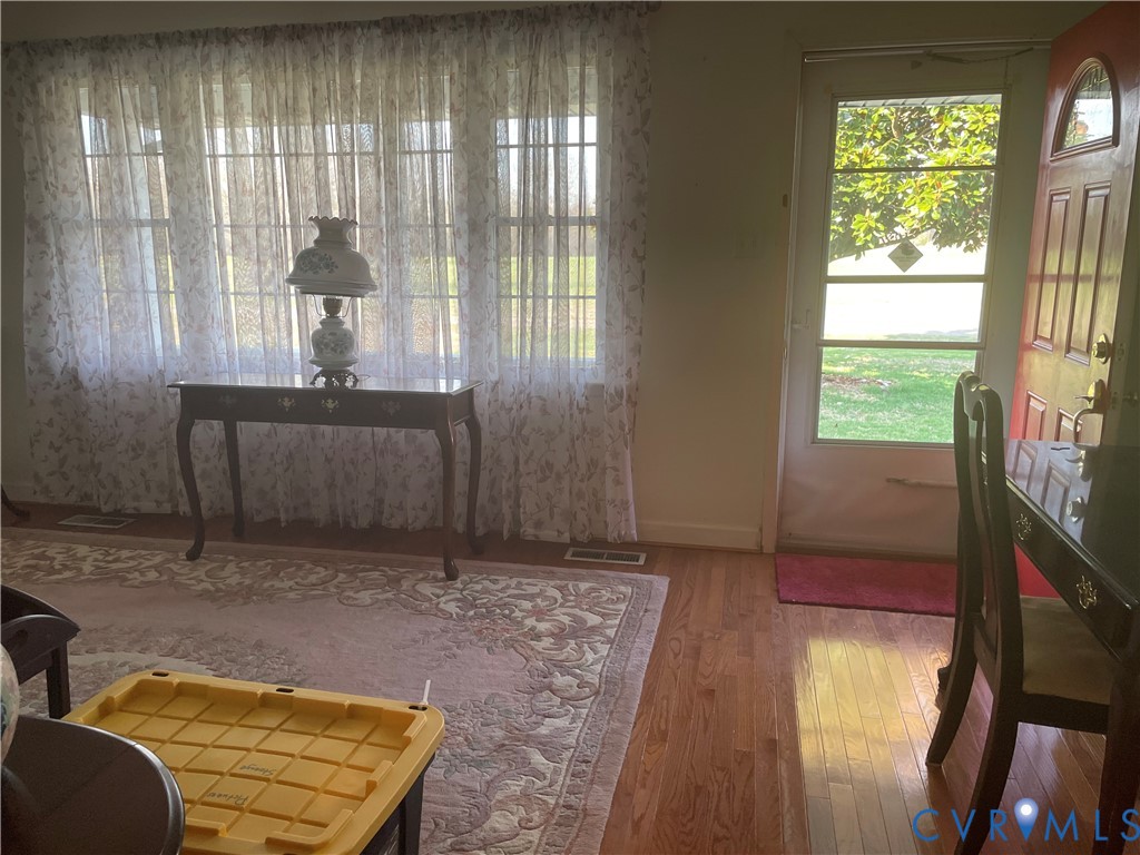 8002 Vaughan Road Petersburg, VA 23805 - Photo 22 of 31 a living room with a couch