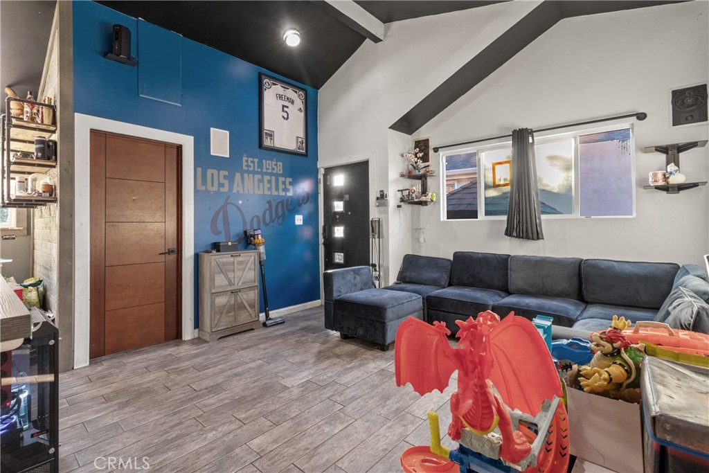 6809 Haywood Street Tujunga, CA 91042 - Photo 6 of 18