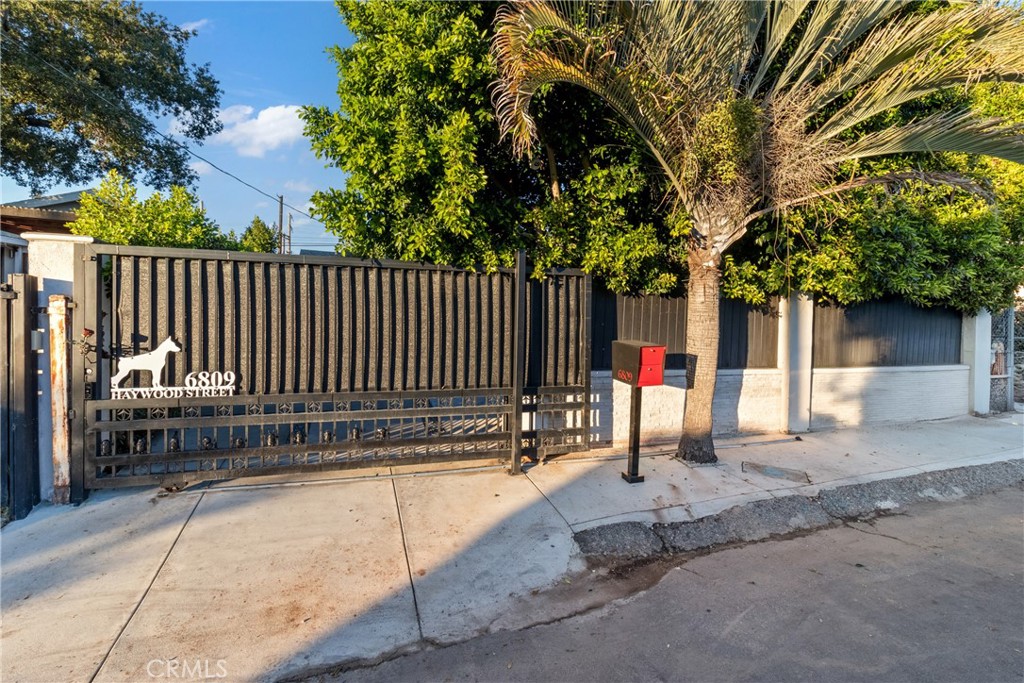 6809 Haywood Street Tujunga, CA 91042 - Photo 10 of 18