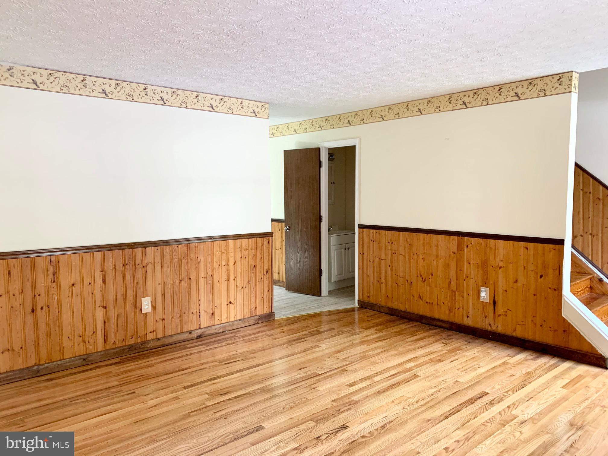 301 Brunswick Road Stephens City, VA 22655 - Photo 3 of 20 Living Room