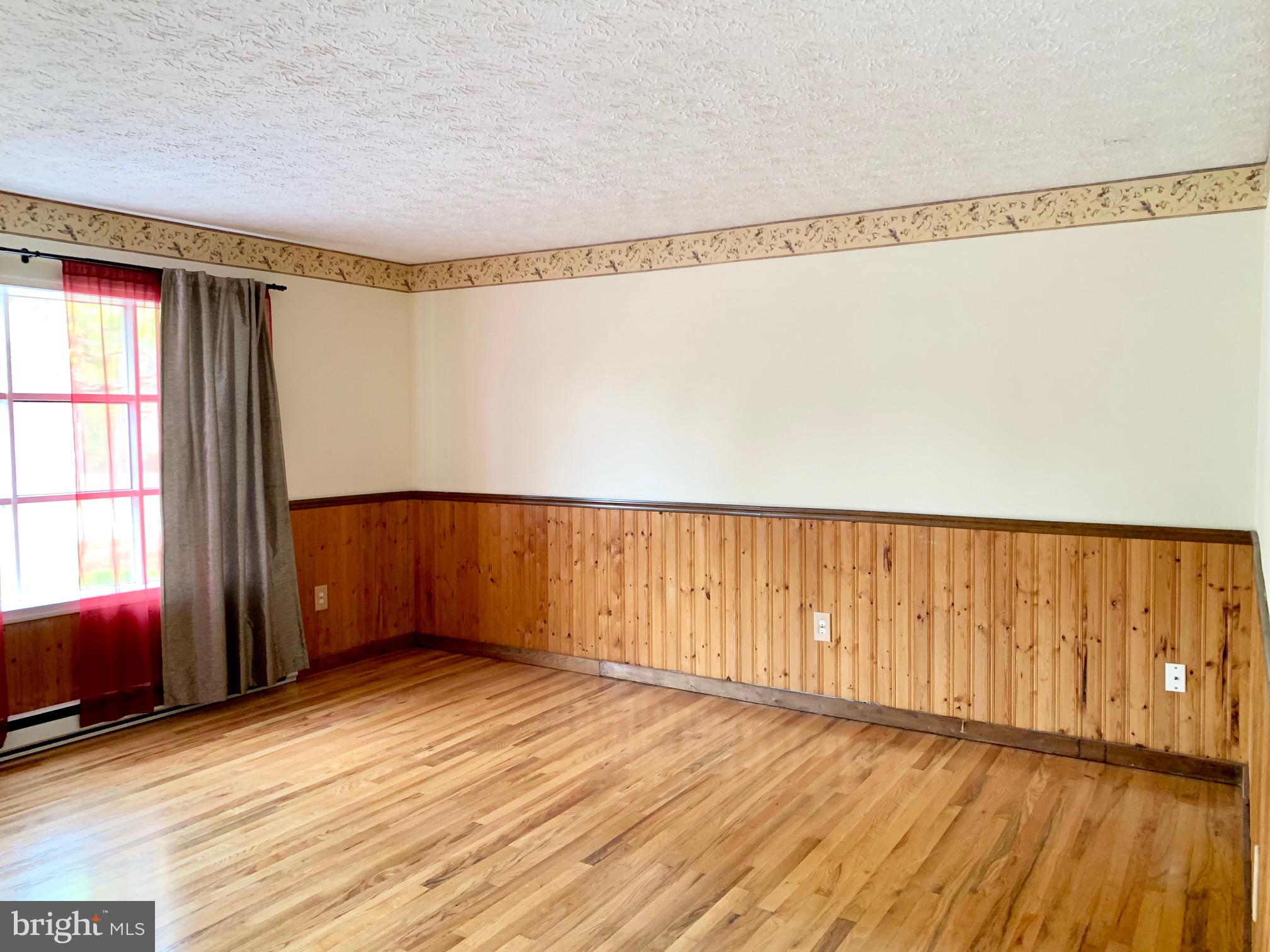 301 Brunswick Road Stephens City, VA 22655 - Photo 4 of 20 Living Room