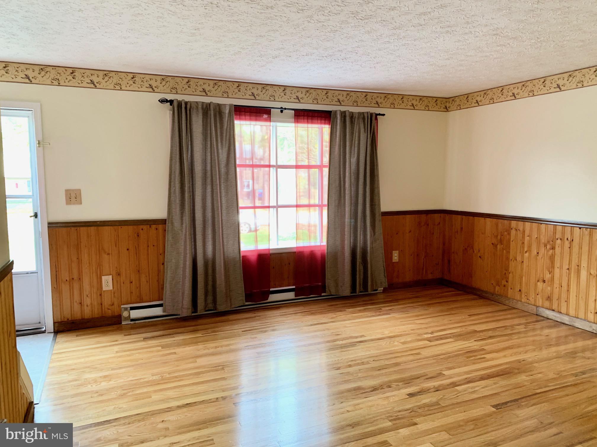 301 Brunswick Road Stephens City, VA 22655 - Photo 5 of 20 Living Room