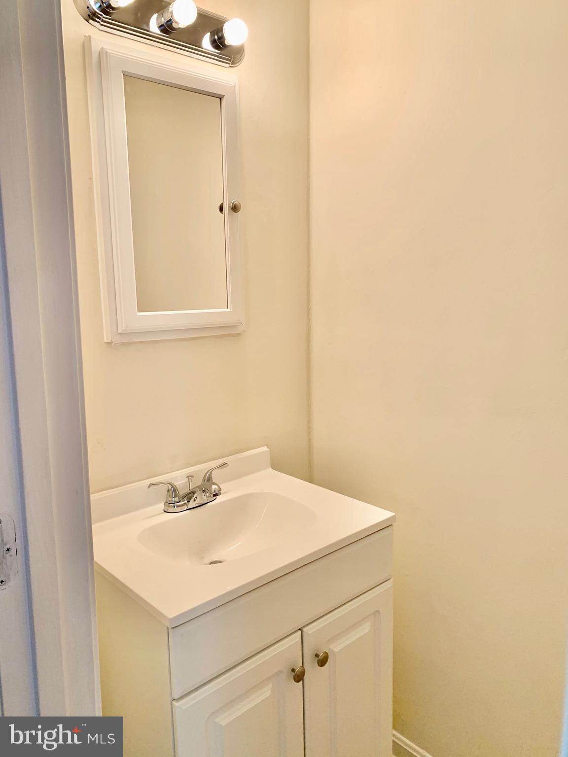 301 Brunswick Road Stephens City, VA 22655 - Photo 6 of 20 Main level Powder Room