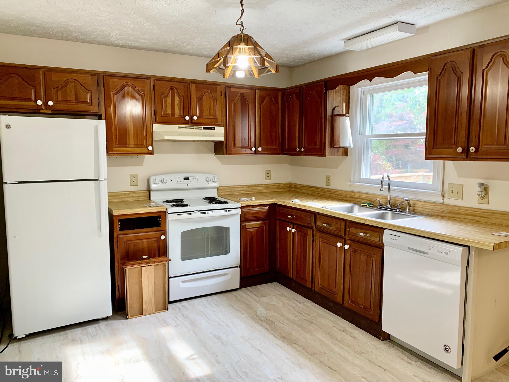 301 Brunswick Road Stephens City, VA 22655 - Photo 8 of 20 Kitchen