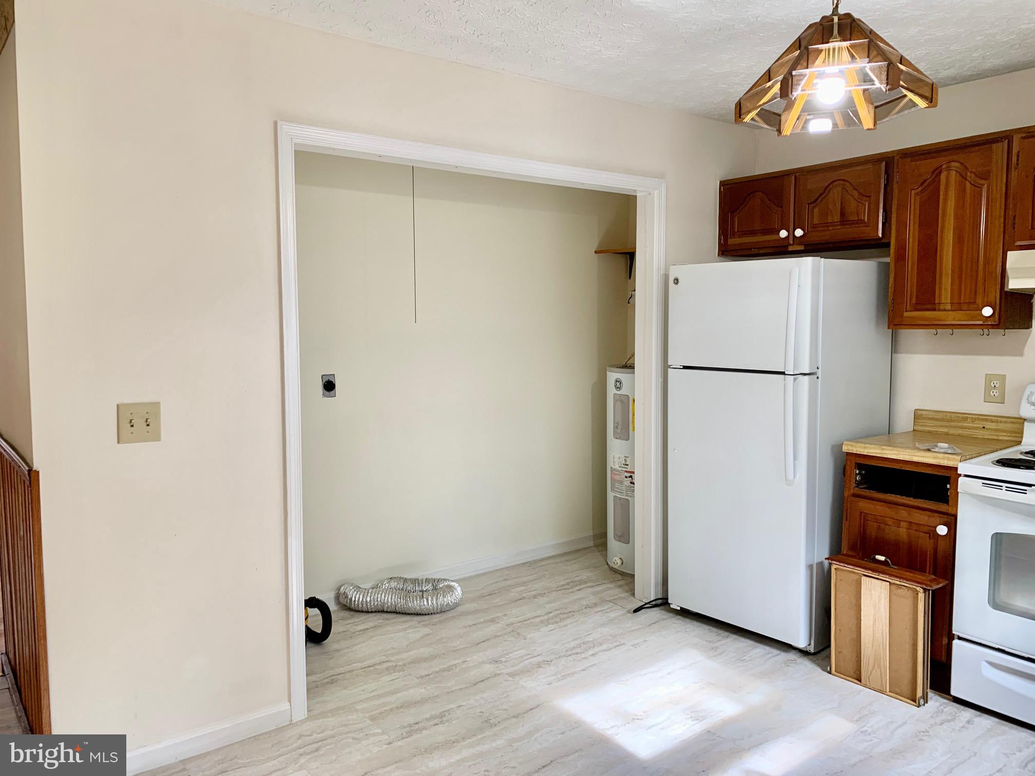 301 Brunswick Road Stephens City, VA 22655 - Photo 9 of 20 Kitchen with laundry closet