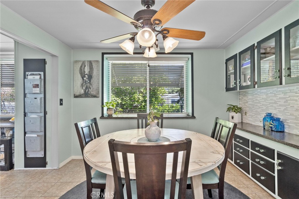 9679 Rosedale Drive Calimesa, CA 92320 - Photo 12 of 39 Dining Room