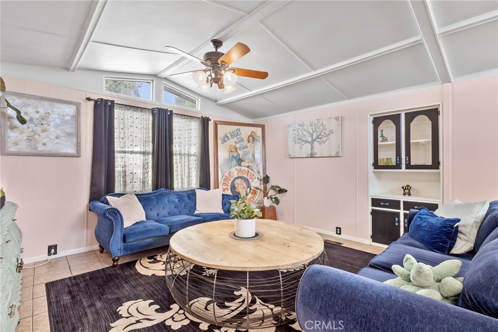 9679 Rosedale Drive Calimesa, CA 92320 - Photo 20 of 39 Living Room