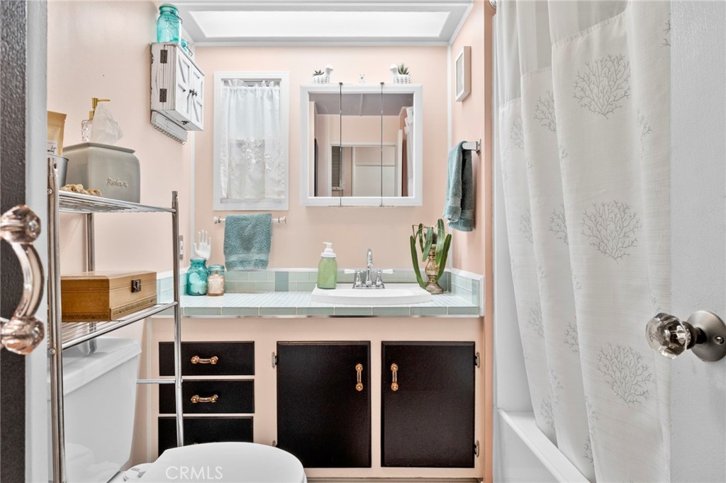 9679 Rosedale Drive Calimesa, CA 92320 - Photo 25 of 39 Second full bath