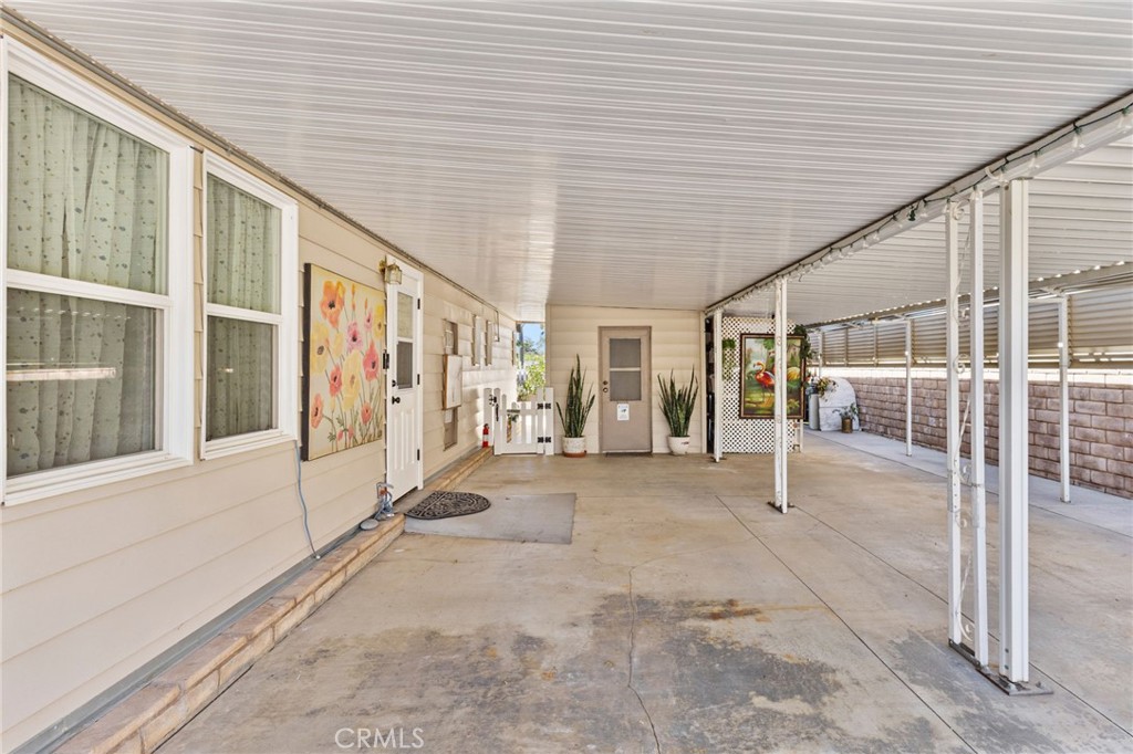 9679 Rosedale Drive Calimesa, CA 92320 - Photo 4 of 39 Second Entry / Parking