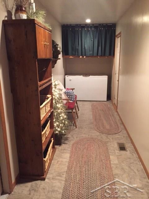 9793 Wadsworth Road Saginaw, MI 48601 - Photo 12 of 28 31326970-11.JPG