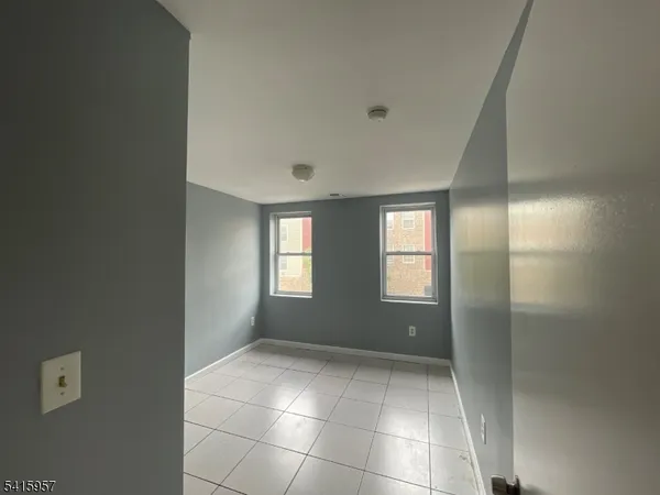 $2,600 | 87 1st Street, Unit 2, Elizabeth Port, NJ 07206