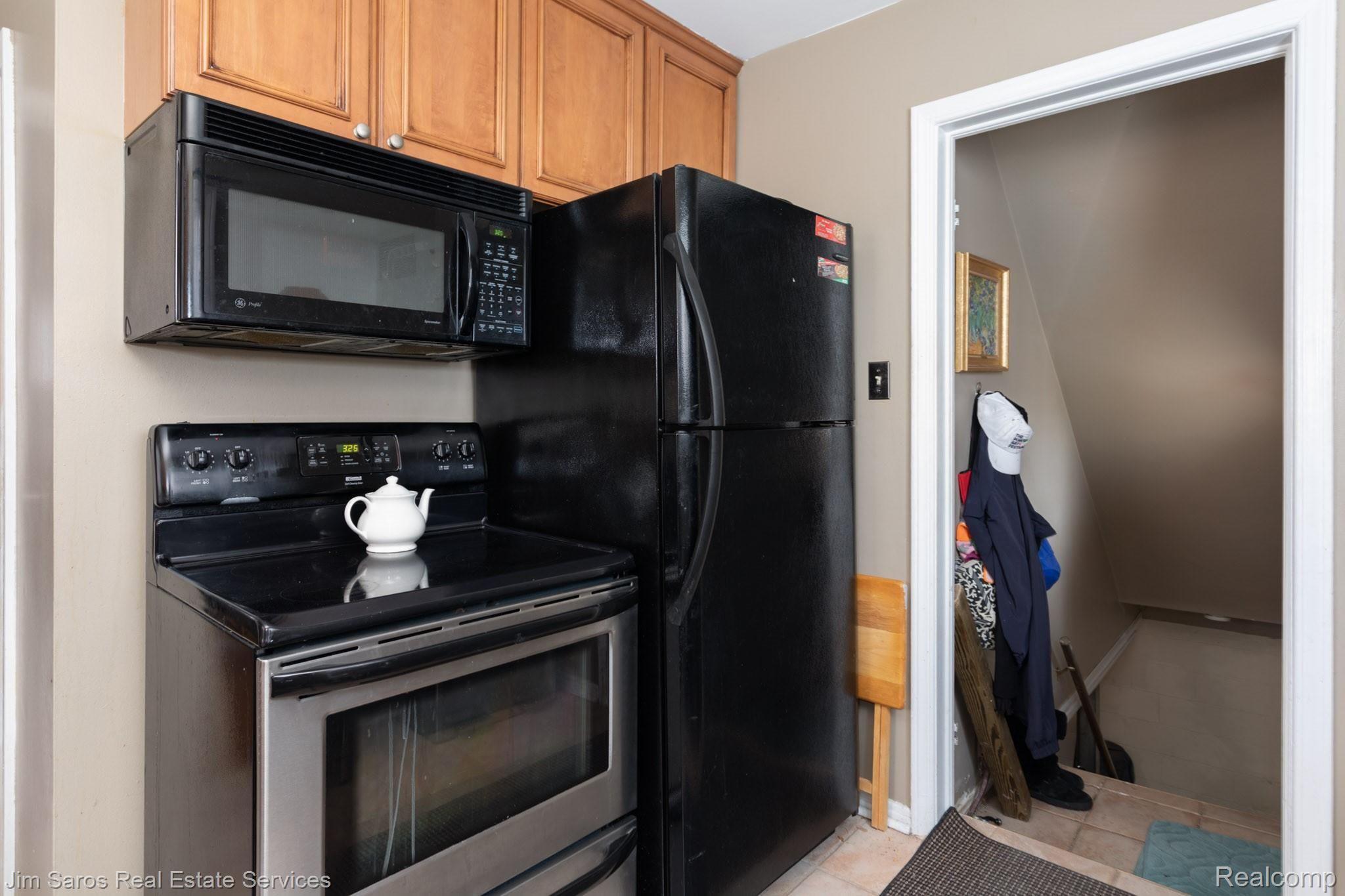 1435 Roslyn Road Grosse Pointe, MI 48236 - Photo 7 of 15 21.jpg