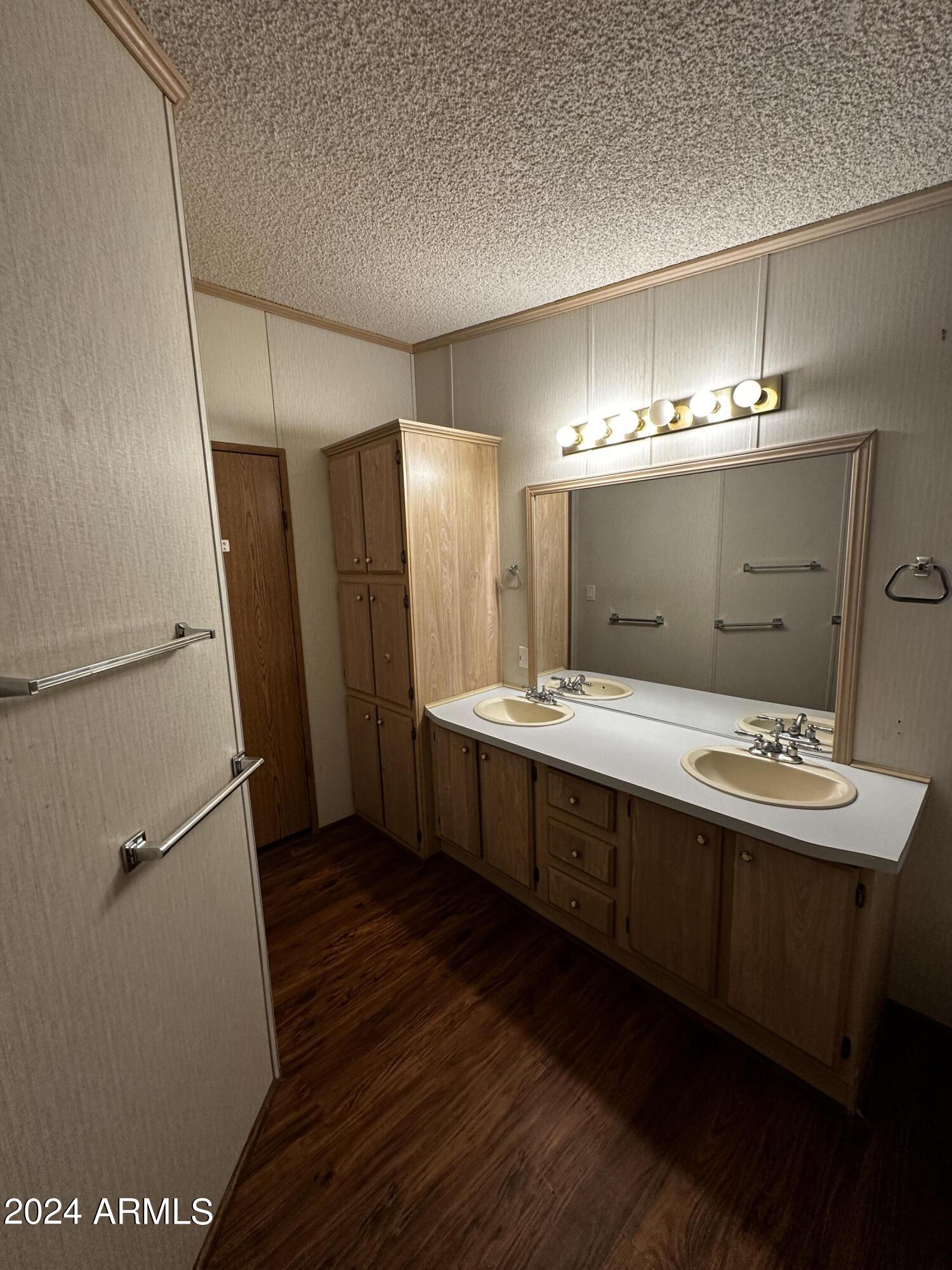 3500 South Tomahawk Road, Unit 110 Apache Junction, AZ 85119 - Photo 56 of 59 Primary Bath