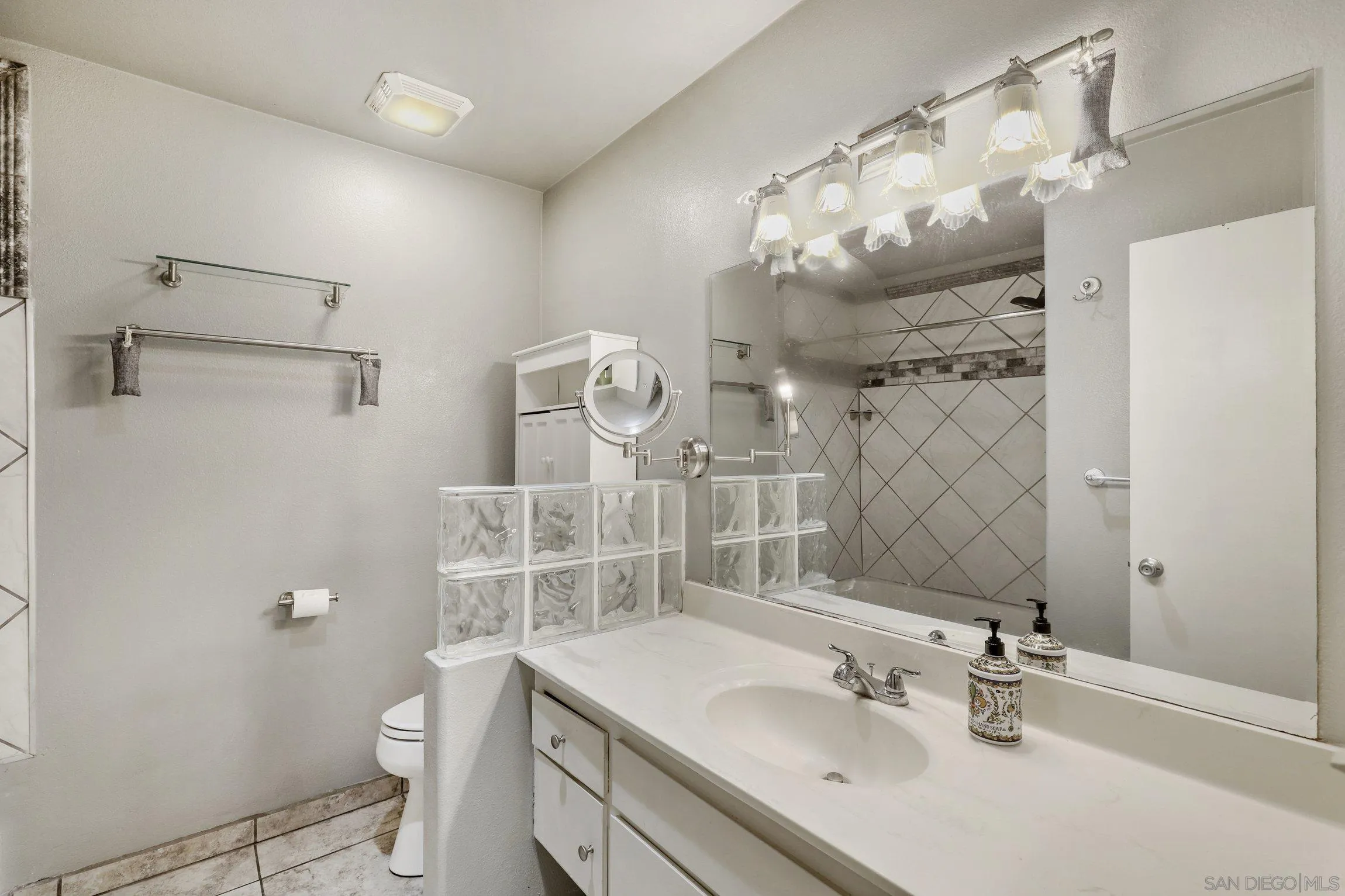 5999 Rancho Mission Road, Unit 214 San Diego, CA 92108 - Photo 14 of 21 Gallery Image 14