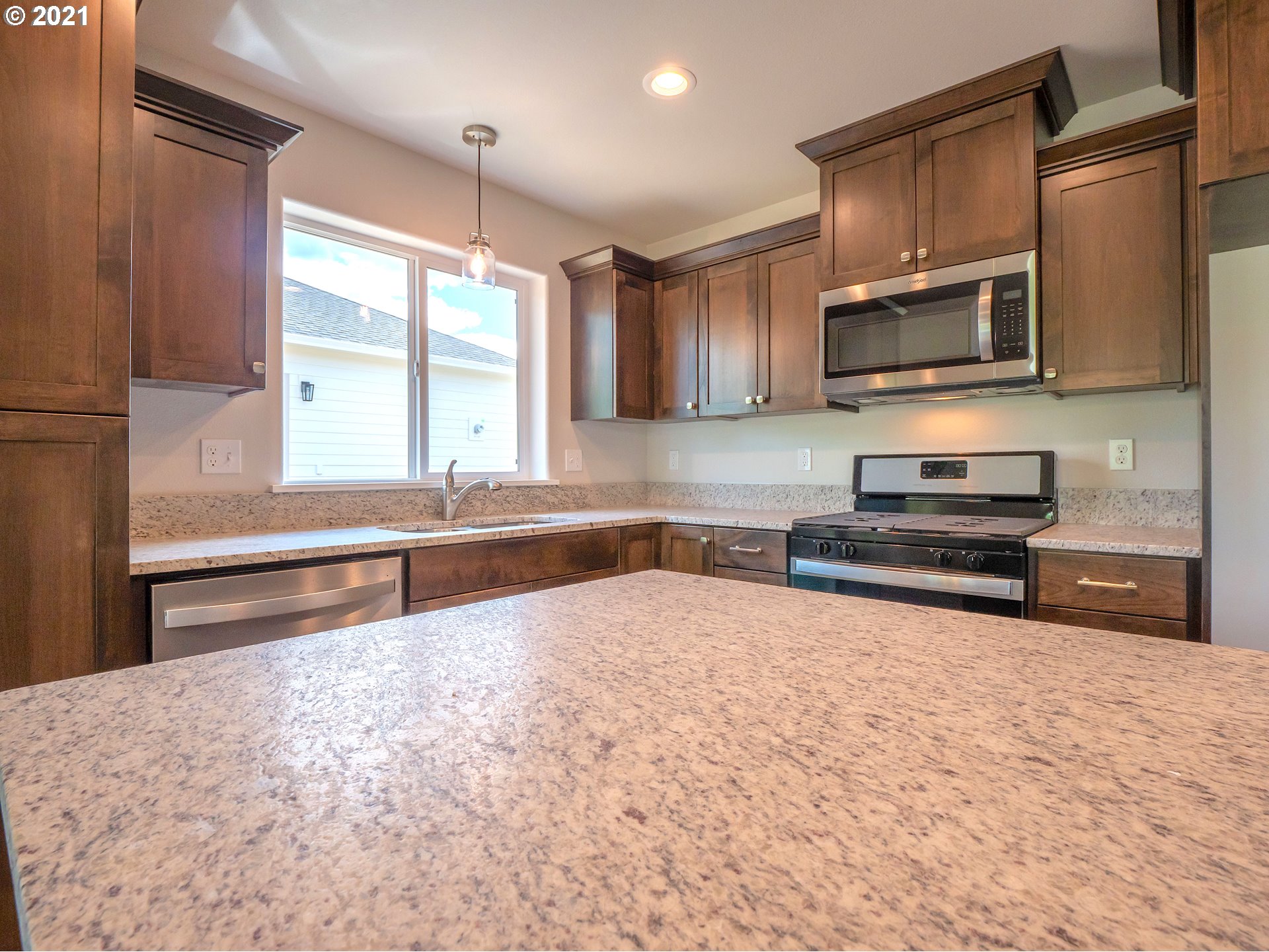 300 Northeast Rose Ridge Drive Winston, OR 97496 - Photo 11 of 28 Gallery Image 11