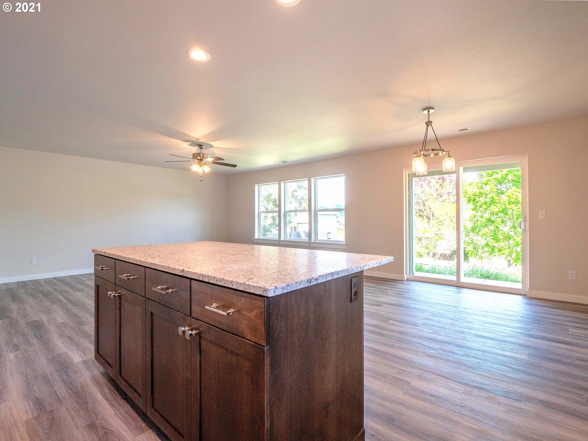 300 Northeast Rose Ridge Drive Winston, OR 97496 - Photo 13 of 28 Gallery Image 13