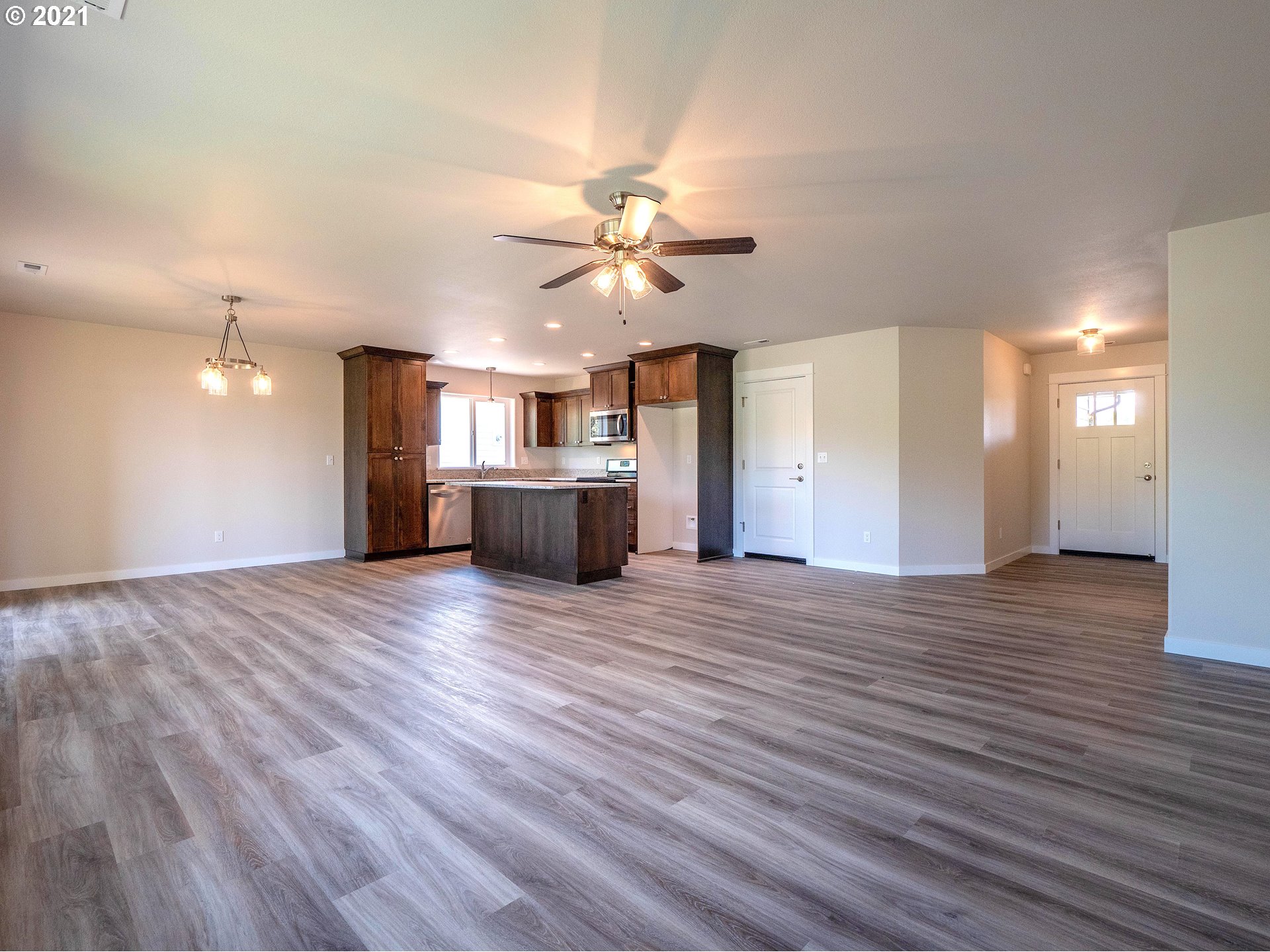 300 Northeast Rose Ridge Drive Winston, OR 97496 - Photo 5 of 28 Gallery Image 5