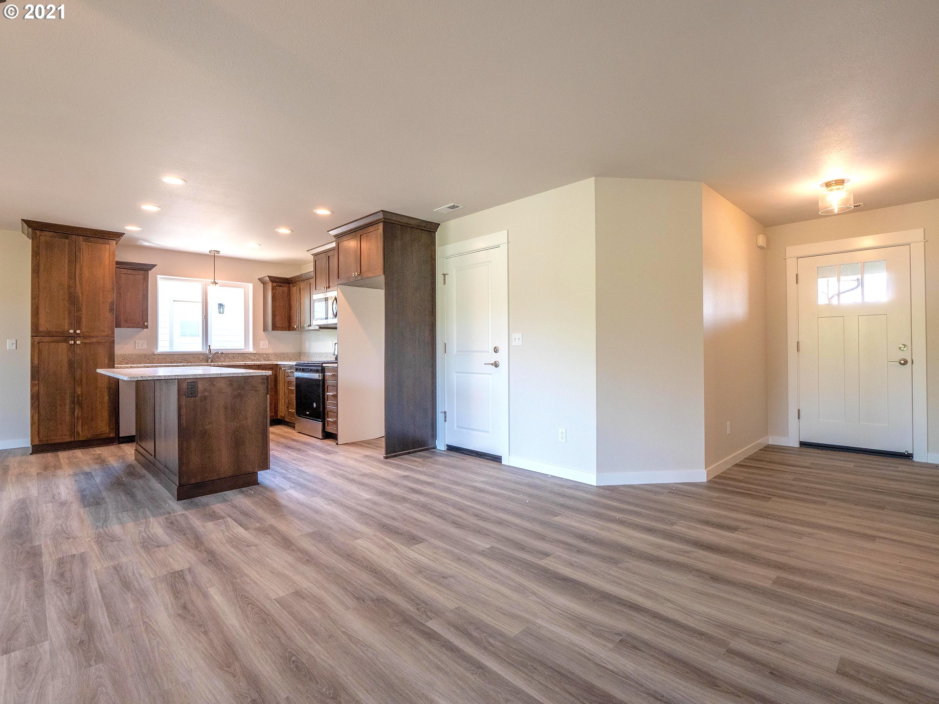 300 Northeast Rose Ridge Drive Winston, OR 97496 - Photo 6 of 28 Gallery Image 6
