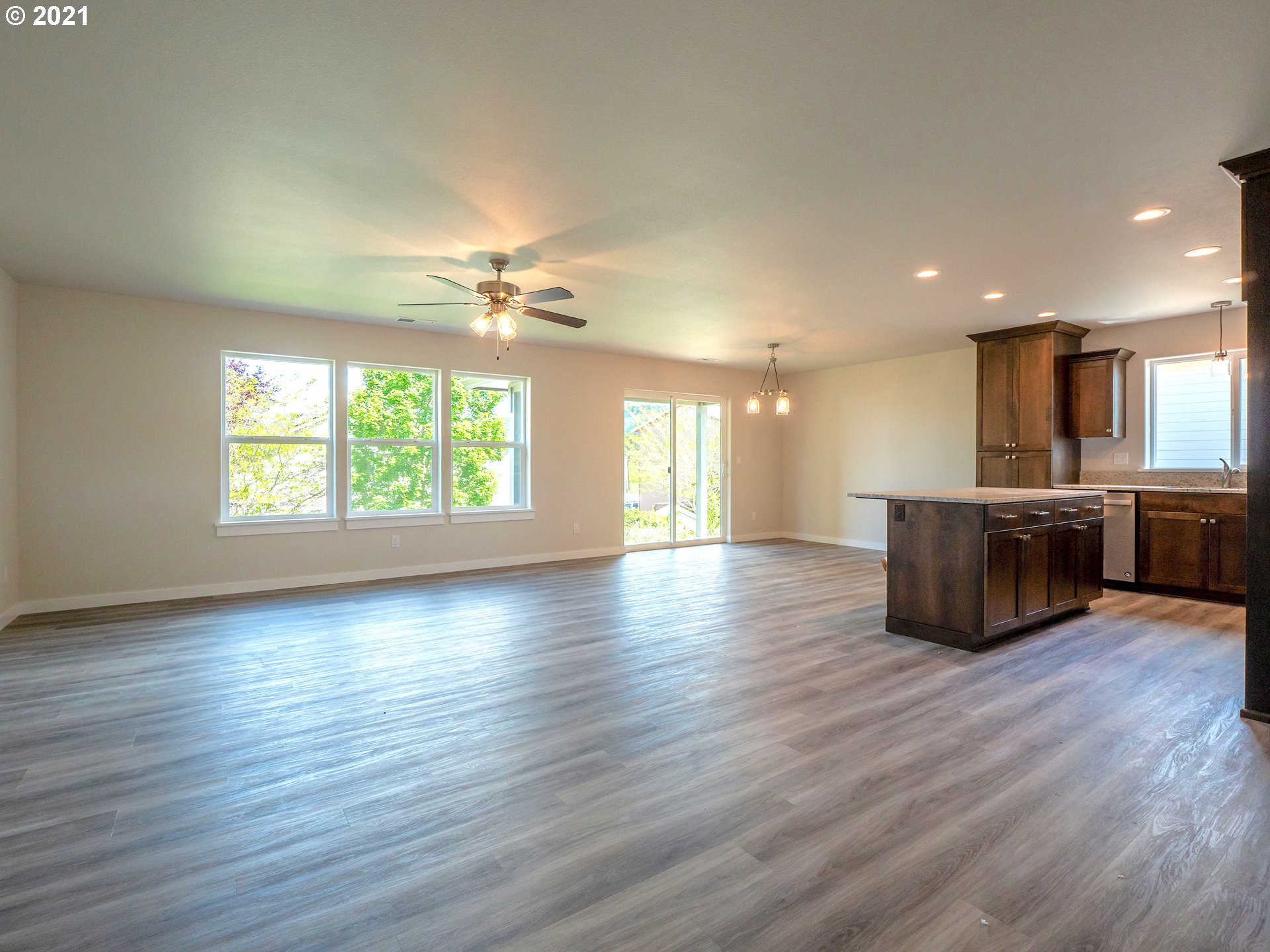 300 Northeast Rose Ridge Drive Winston, OR 97496 - Photo 8 of 28 Gallery Image 8