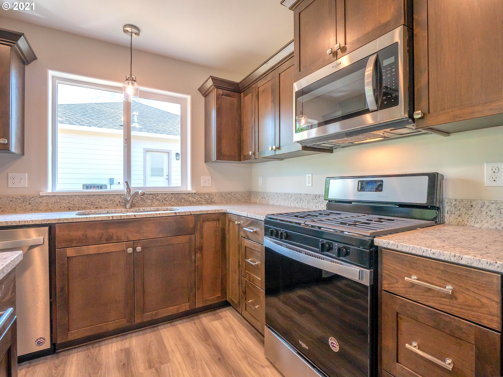 300 Northeast Rose Ridge Drive Winston, OR 97496 - Photo 9 of 28 Gallery Image 9