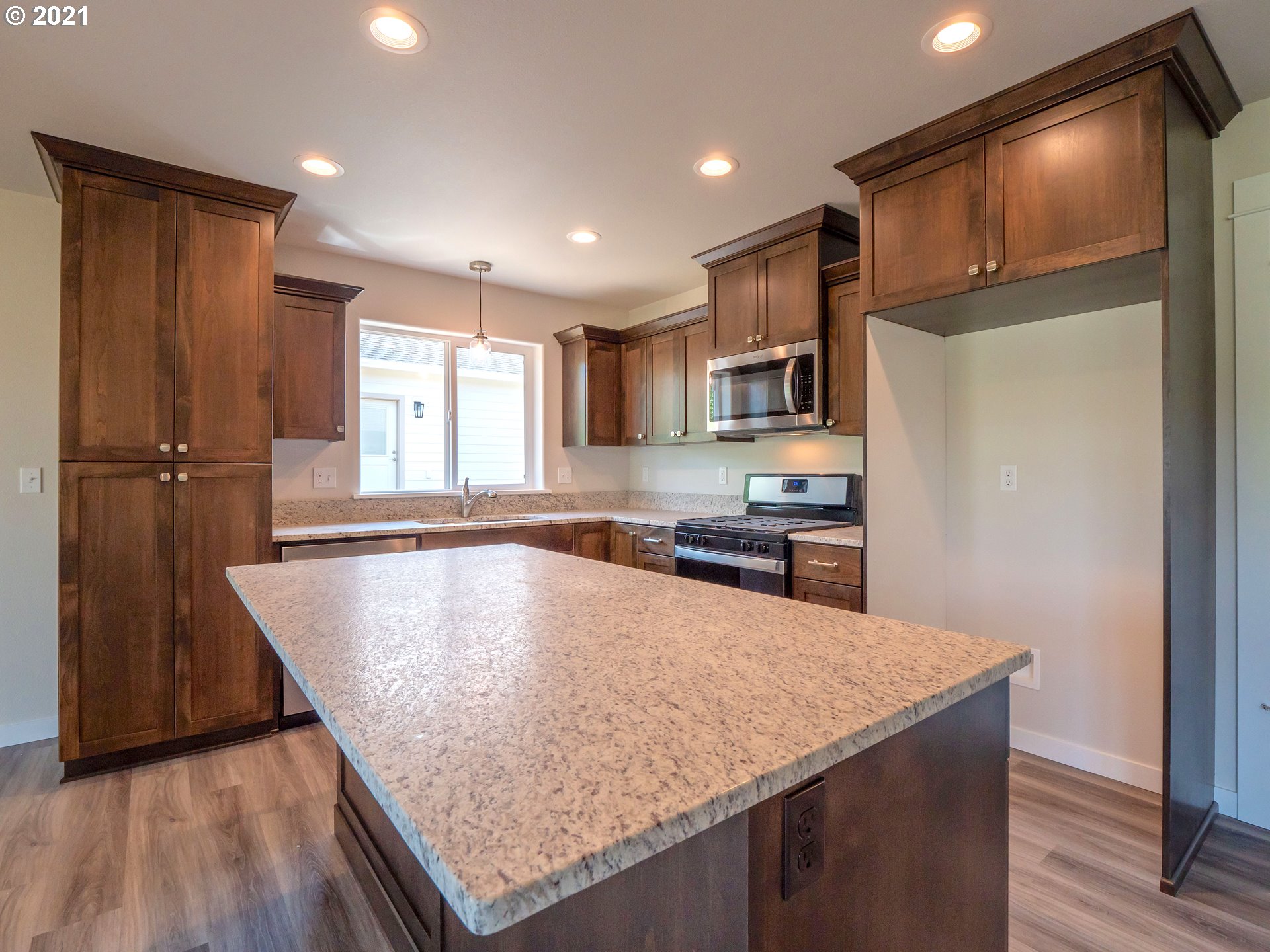 300 Northeast Rose Ridge Drive Winston, OR 97496 - Photo 10 of 28 Gallery Image 10
