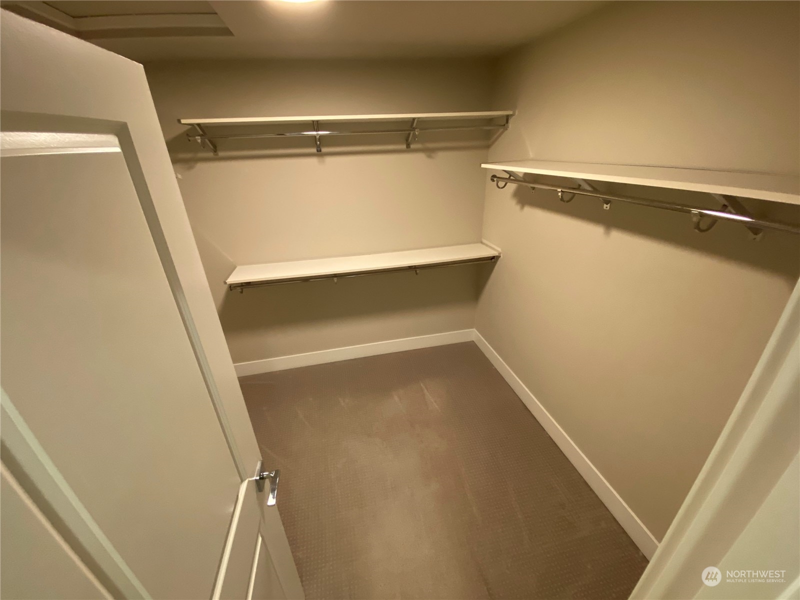 19721 Meridian Place West Bothell, WA 98012 - Photo 15 of 24 a view of walk in closet